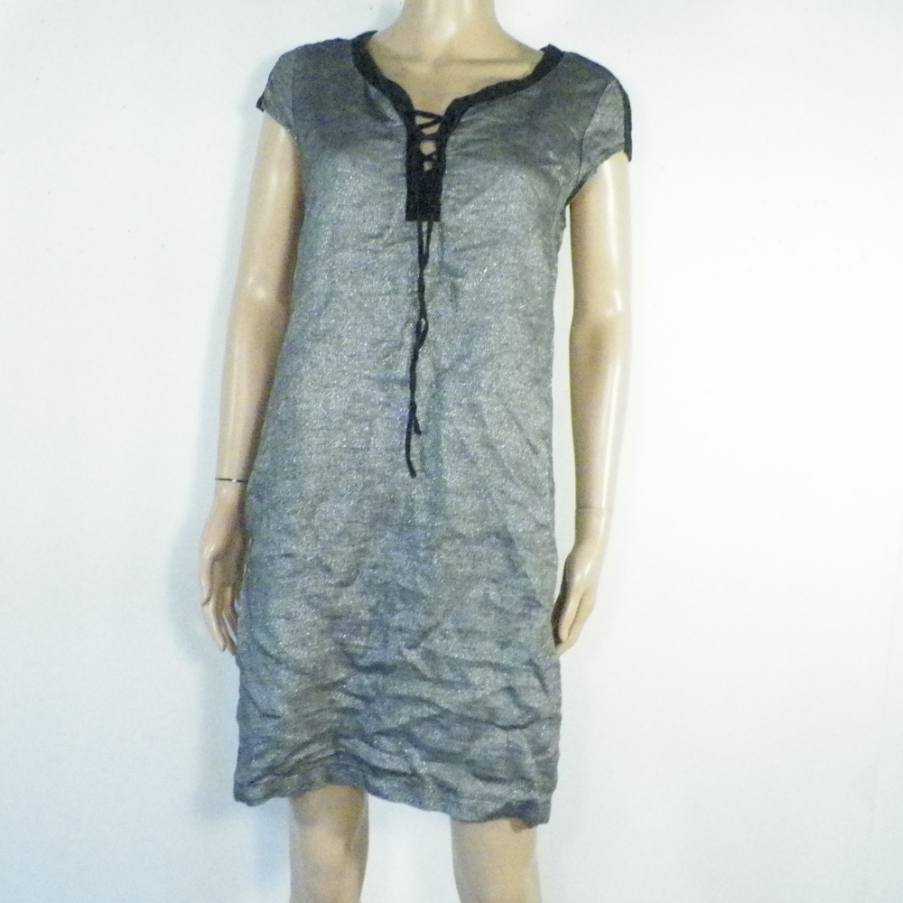 Acheter Robe Argenté ONE STEP T 42. Bon état - 10,50 € Robe Argenté ONE STEP T 42. Bon état - reconditionné disponible sur Label Emmaüs
